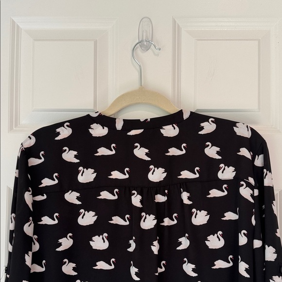 Soho New York &‎ Company Long Sleeve Blouse - Large - Black White Swan Pattern - Picture 7 of 8